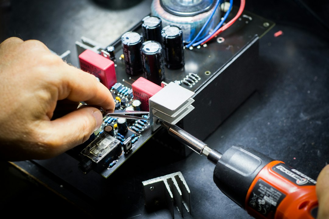 Réparation d’un module électronique automobile sur établi